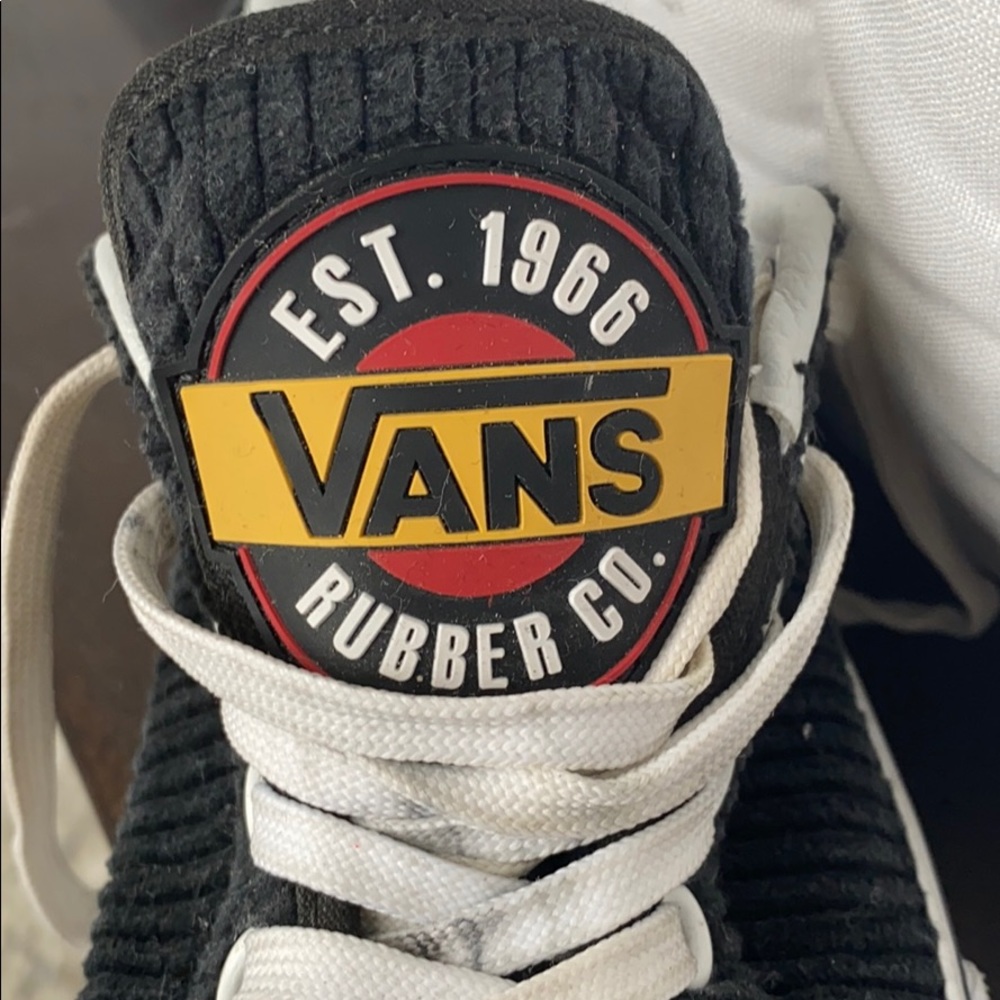 FREE SHIPPING Vans Limited Edition - Picture 2 of 3